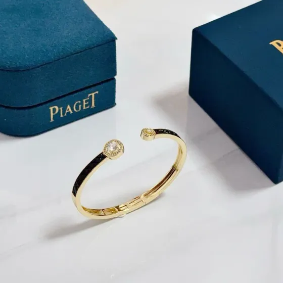 Piaget Possession bracelet yellow gold with black enamel and clear diamond accents 16cm inner circumference