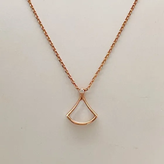 Bvlgari Divas Dream necklace Rose gold with diamond white mother-of-pearl and openwork rose gold variants 40-43cm adjustable