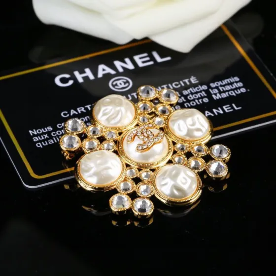 Chanel CC Logo Baroque Pearl Crystal Cross Brooch brooch Gold-tone metal cream baroque faux pearl clear crystal 4 5cm width