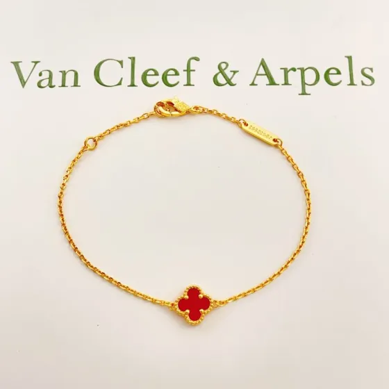 Van Cleef Arpels Sweet Alhambra bracelet Yellow gold with carnelian red clover motif 17cm