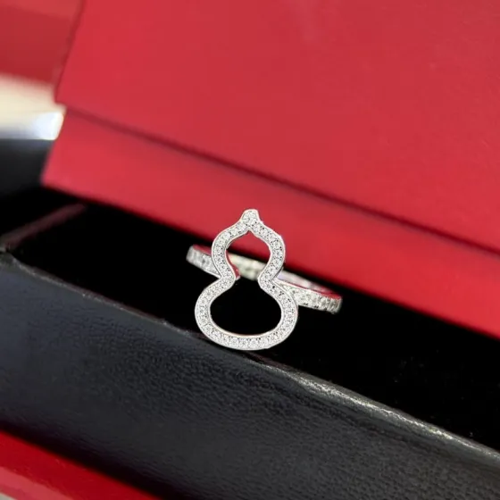 Qeelin Kirin Wulu Hollow Gourd ring Silver-toned metal with clear diamond-like pave stones 6 7 8
