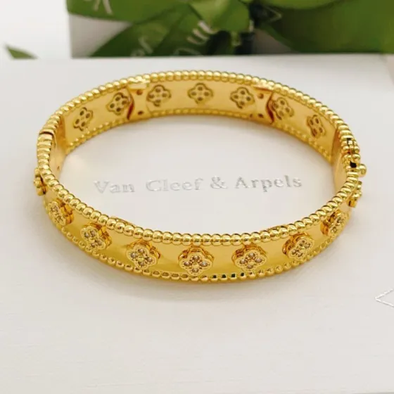 Van Cleef Arpels Perlee Sweet Clovers bracelet yellow gold with diamond accents 17cm inner circumference