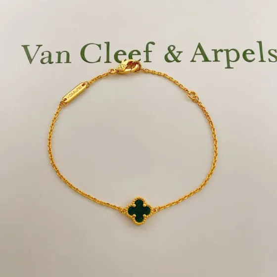 Van Cleef Arpels Sweet Alhambra bracelet Yellow gold with green malachite 16 5cm with 2cm extension chain