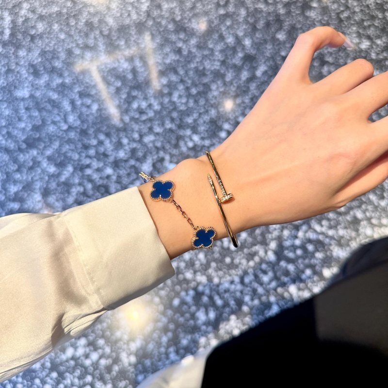 Van Cleef Arpels Alhambra bracelet Rose gold with blue agate clover motifs 17cm