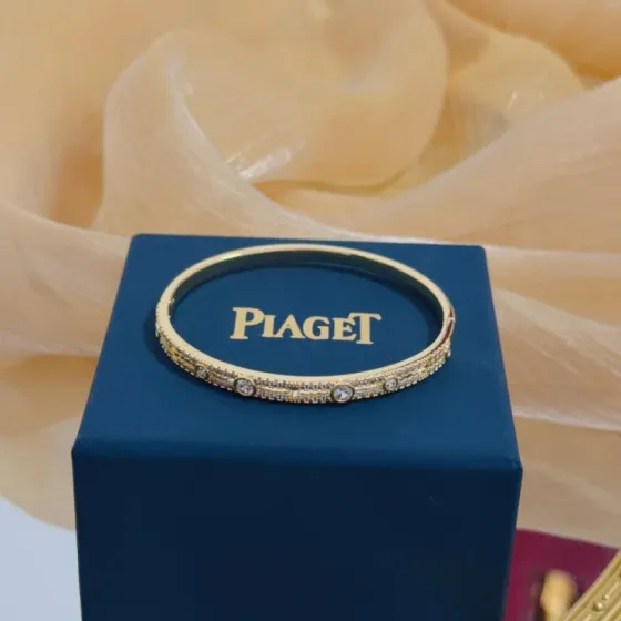 Piaget Possession bracelet yellow gold with clear diamond accents 17cm inner circumference