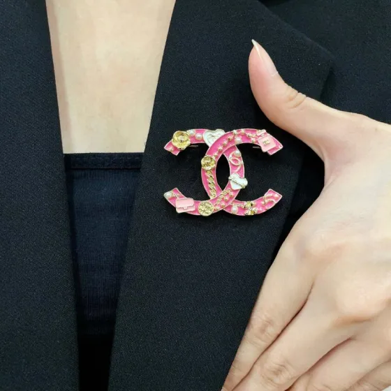 Chanel CC Logo Charms Brooch brooch Gold-tone metal with hot pink enamel white enamel accents white faux pearls 4cm width