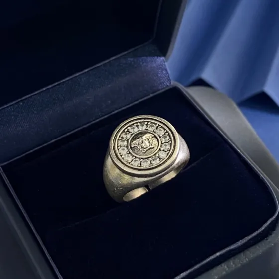 Luxury ring