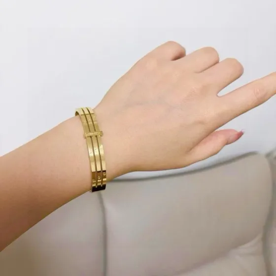 Cartier Maillon Panthere Three-Row Bangle bracelet 18k yellow gold 17