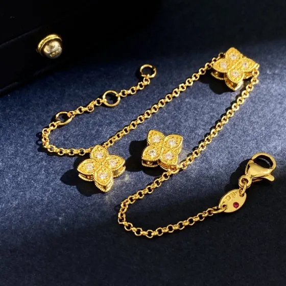 Roberto Coin Love in Verona bracelet yellow gold with clear diamond accents 18cm