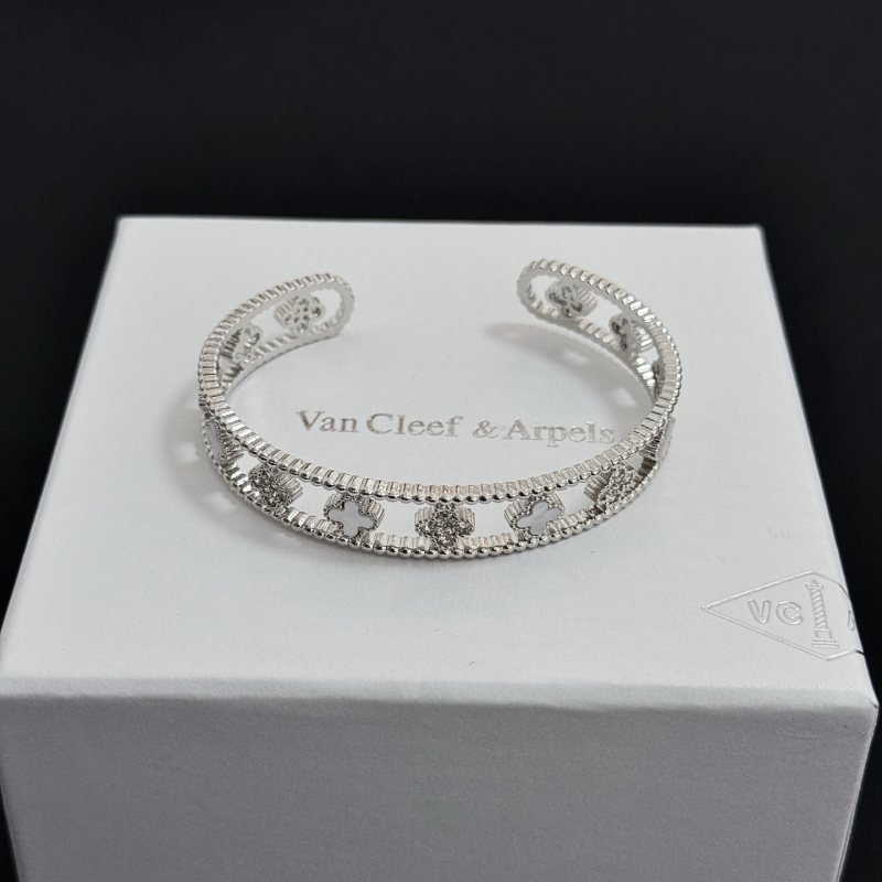 Van Cleef Arpels Perlee Clovers bracelet Silver-toned white gold with white mother-of-pearl and clear diamond accents 17cm