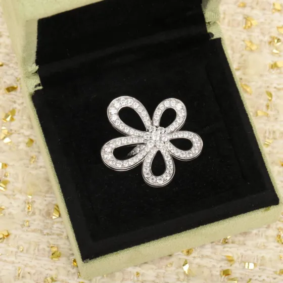 Van Cleef Arpels Flowerlace ring 18K white gold diamond 52