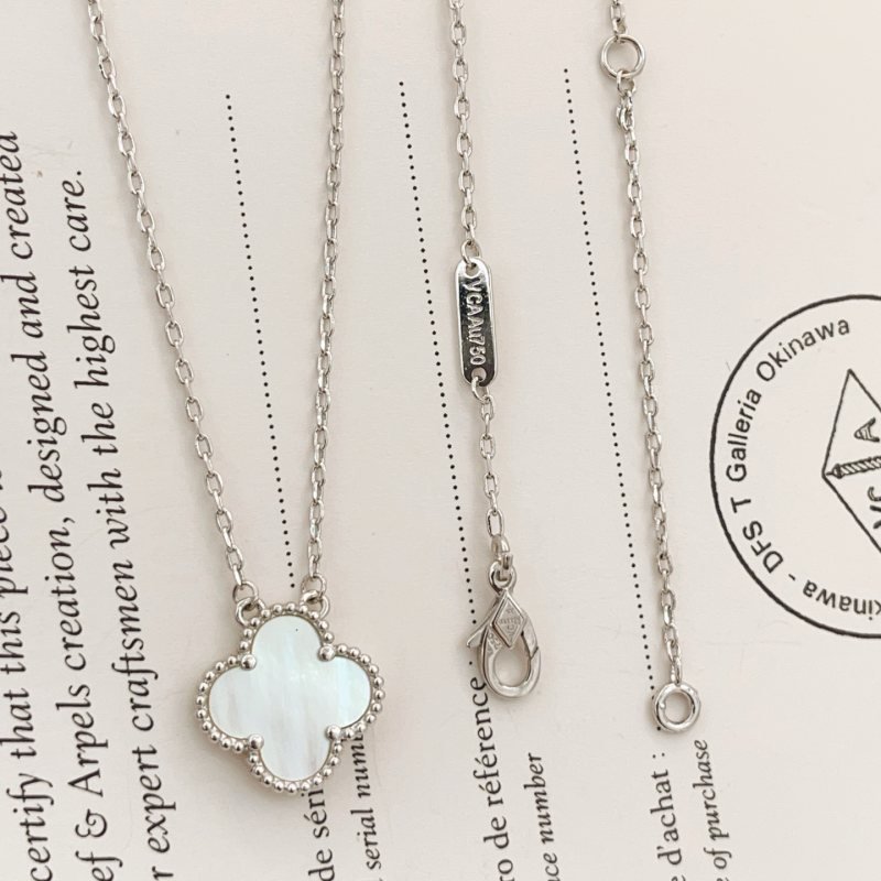 Van Cleef Arpels Sweet Alhambra necklace 18K white gold white mother-of-pearl 42cm