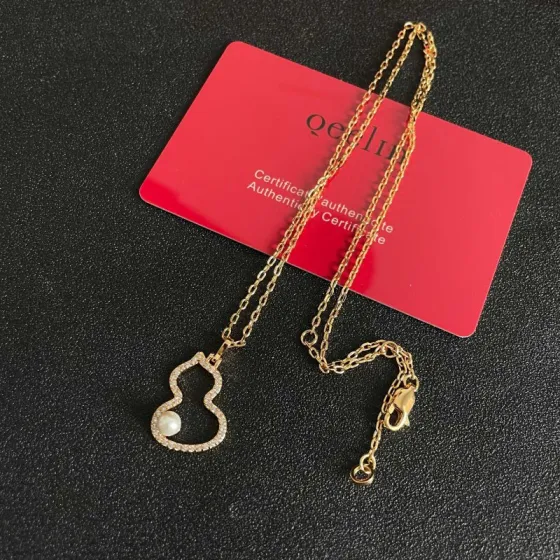 Qeelin Wulu necklace yellow gold metal clear diamond pave white freshwater pearl 42cm with 3cm extender