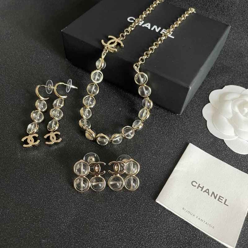 Chanel CC Logo Transparent Bead Choker necklace Light gold-tone metal with clear transparent resin beads 40cm