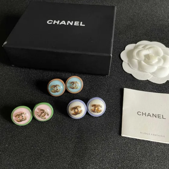 Chanel CC Logo Round Resin Stud Earrings earrings Gold-tone metal with cream white center and lavender purple resin border 1 5cm diameter