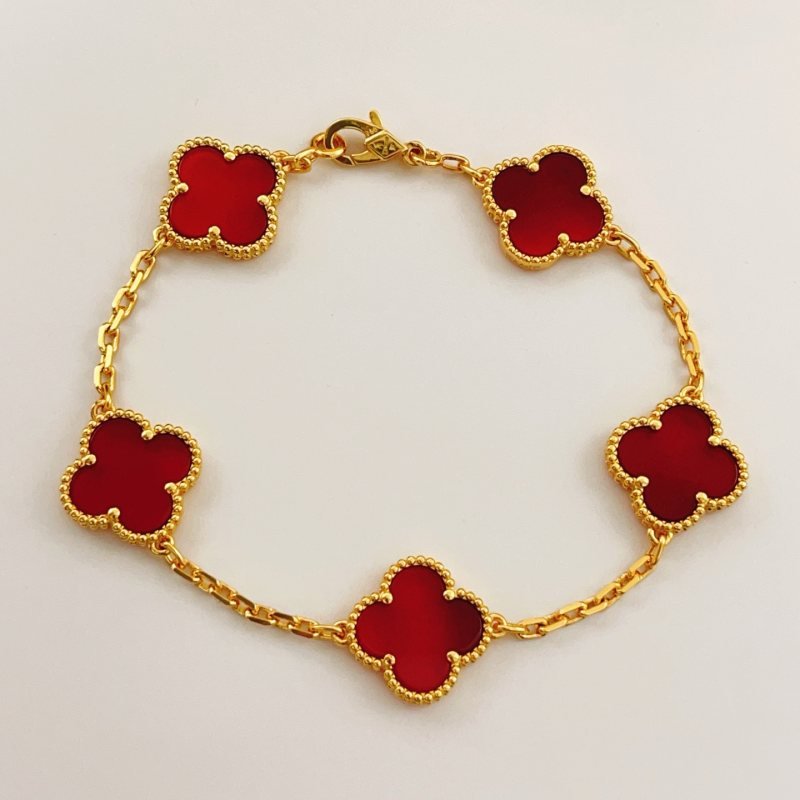Van Cleef Arpels Alhambra bracelet Yellow gold with red carnelian clover motifs 18cm