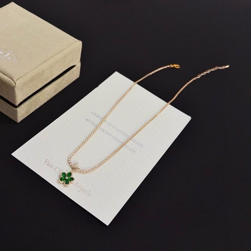 Van Cleef Arpels Alhambra necklace rose gold metal green gemstone clear diamond accents 42cm