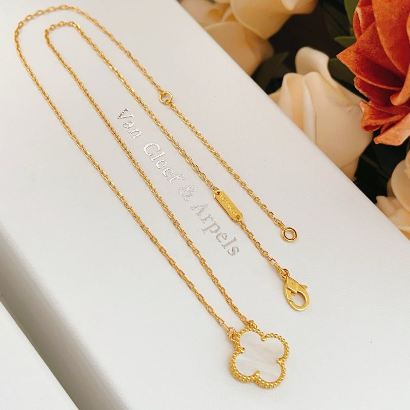 Van Cleef Arpels Alhambra necklace Yellow gold white mother-of-pearl 42cm