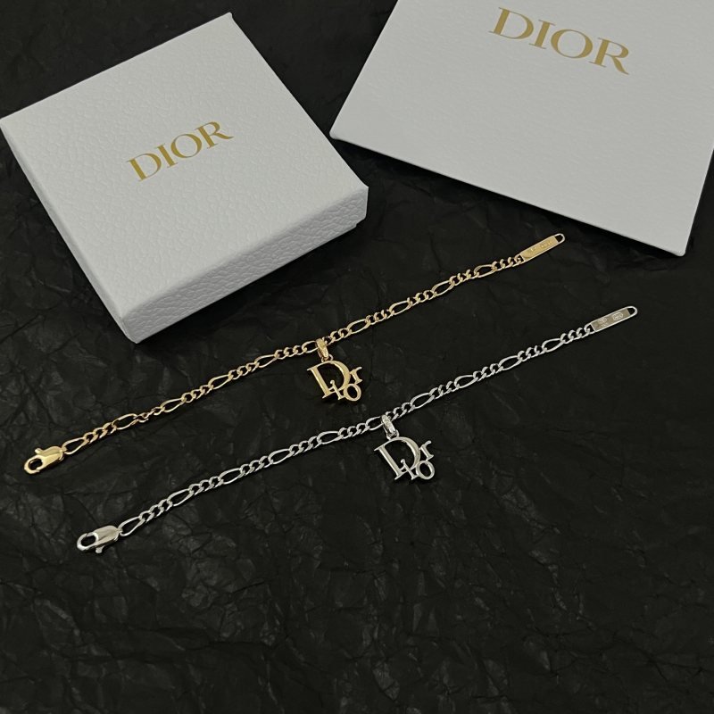 Dior Dior Logo Charm Figaro Chain bracelet Gold-tone metal no gemstones 18cm