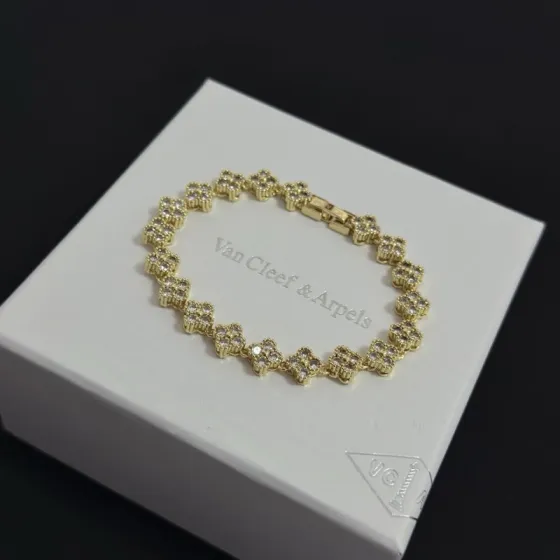 Van Cleef Arpels Four-Leaf Clover Diamond-Inlaid Multi-Layered Carved Bracelet bracelet Yellow gold metal with clear diamond stones 18cm