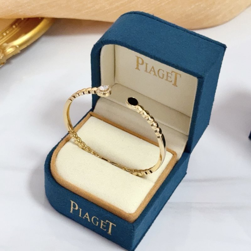 Piaget Possession bracelet 18k yellow gold clear diamond black onyx 17cm inner circumference