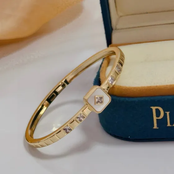 Piaget Possession bracelet yellow gold metal white mother-of-pearl inlay clear diamond accents 17cm inner circumference