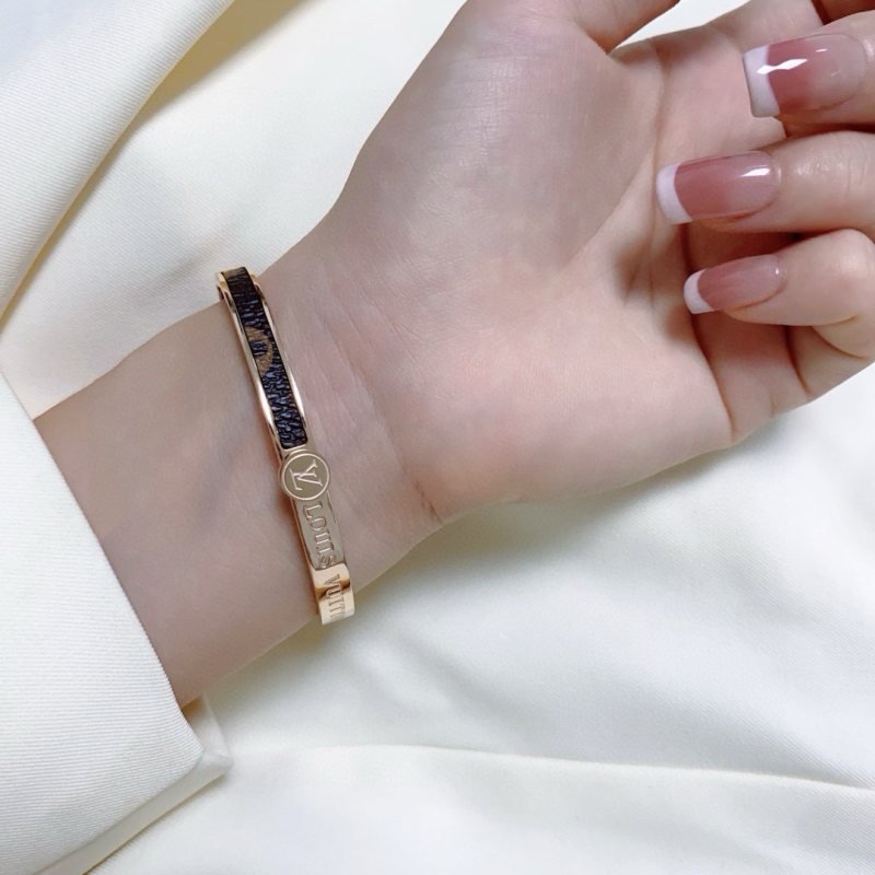 Louis Vuitton LV Circle Monogram Cuff bracelet Rose gold-tone metal with brown monogram coated canvas 17cm