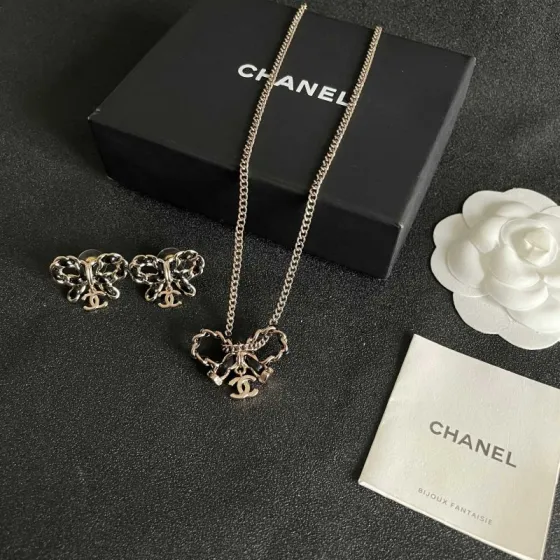 Chanel CC Bow Pendant necklace light gold metal with black enamel accents 42cm