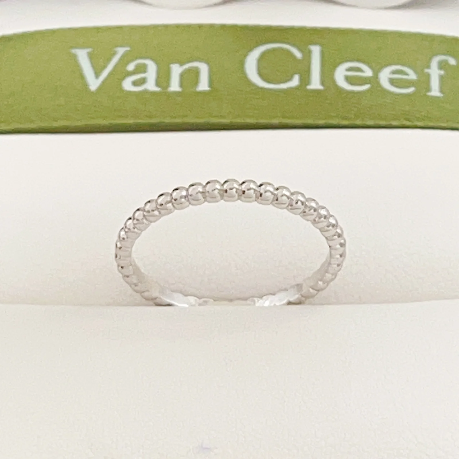 Anillo Van Cleef Arpels Perlee Oro blanco de 18 quilates Oro amarillo de 18 quilates No 7