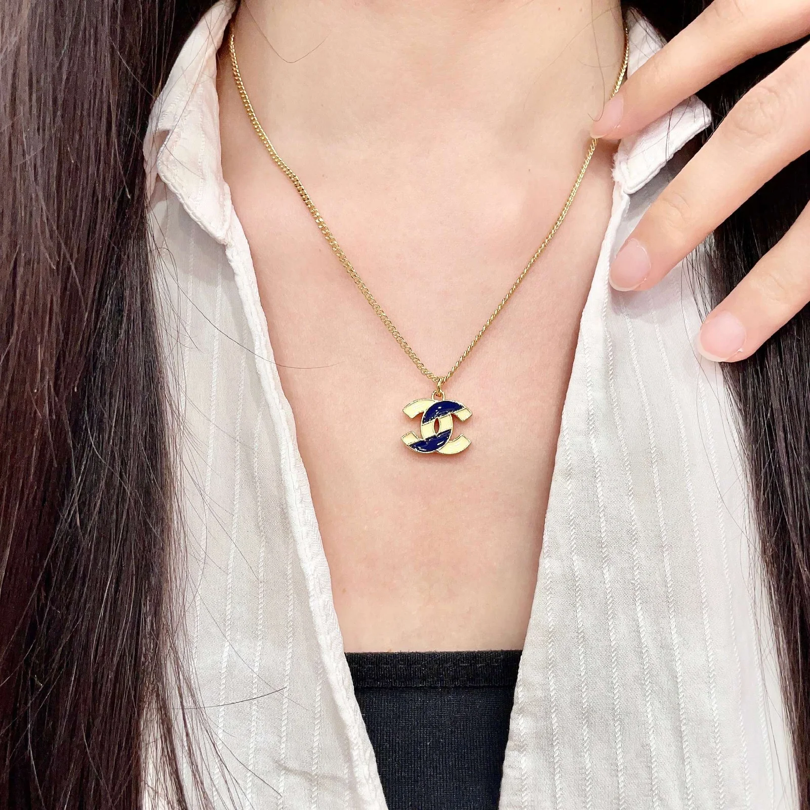 Chanel CC Enamel Pendant necklace Gold-tone metal with cream and navy blue enamel 42cm