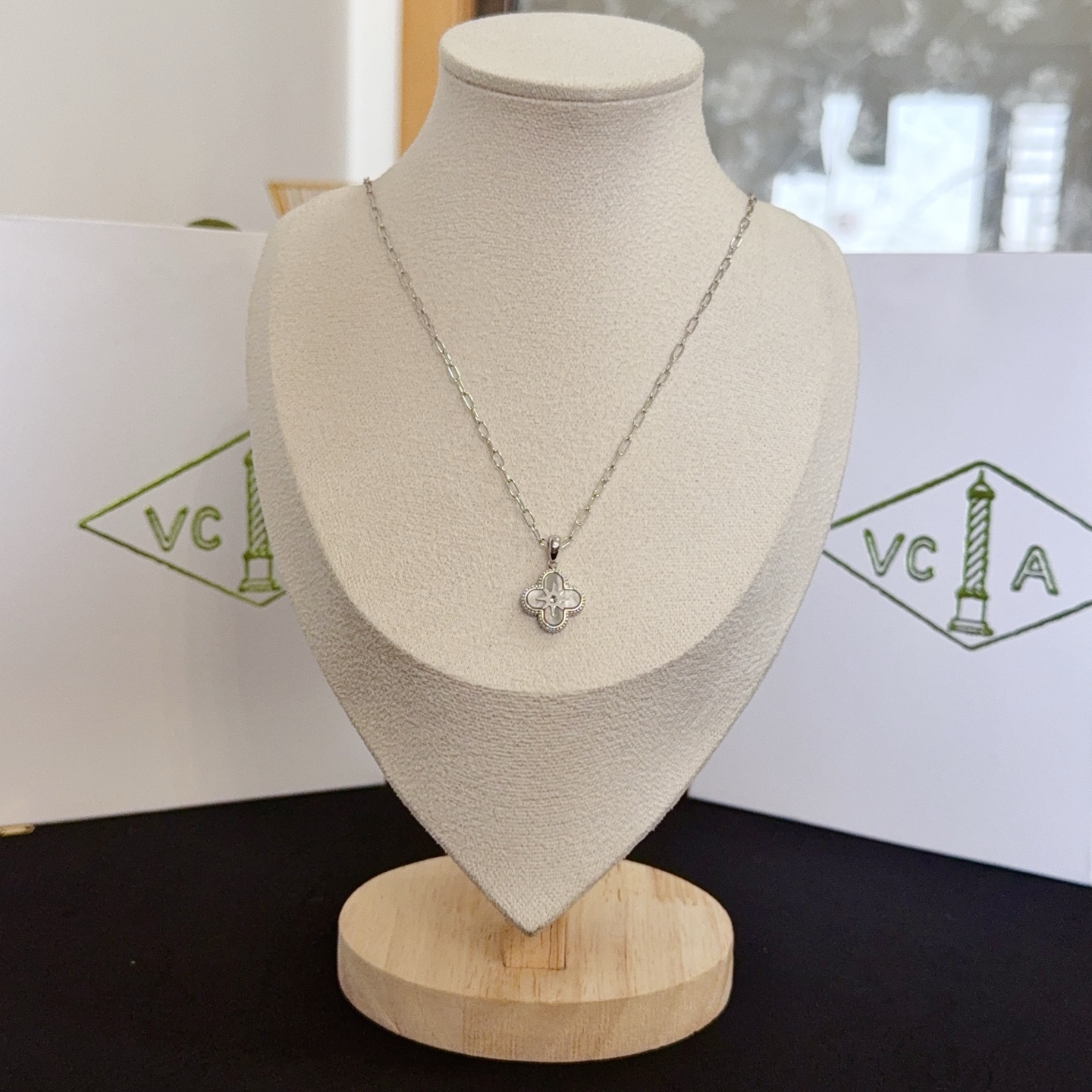 Van Cleef Arpels Alhambra necklace silver white gold white mother-of-pearl diamond 42cm