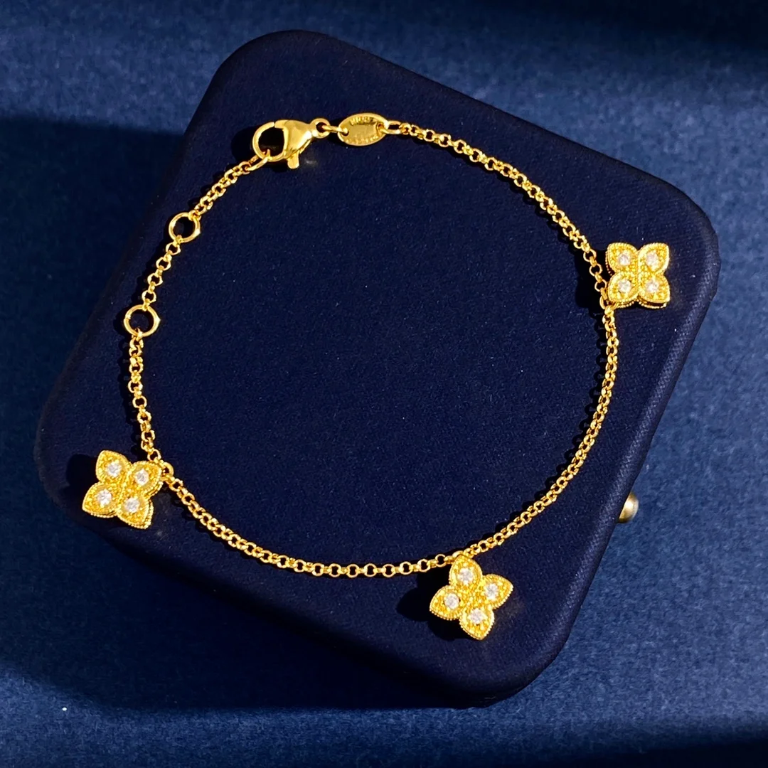 Bracciale Roberto Coin Love in Verona in oro giallo con accenti di diamanti trasparenti 18 cm