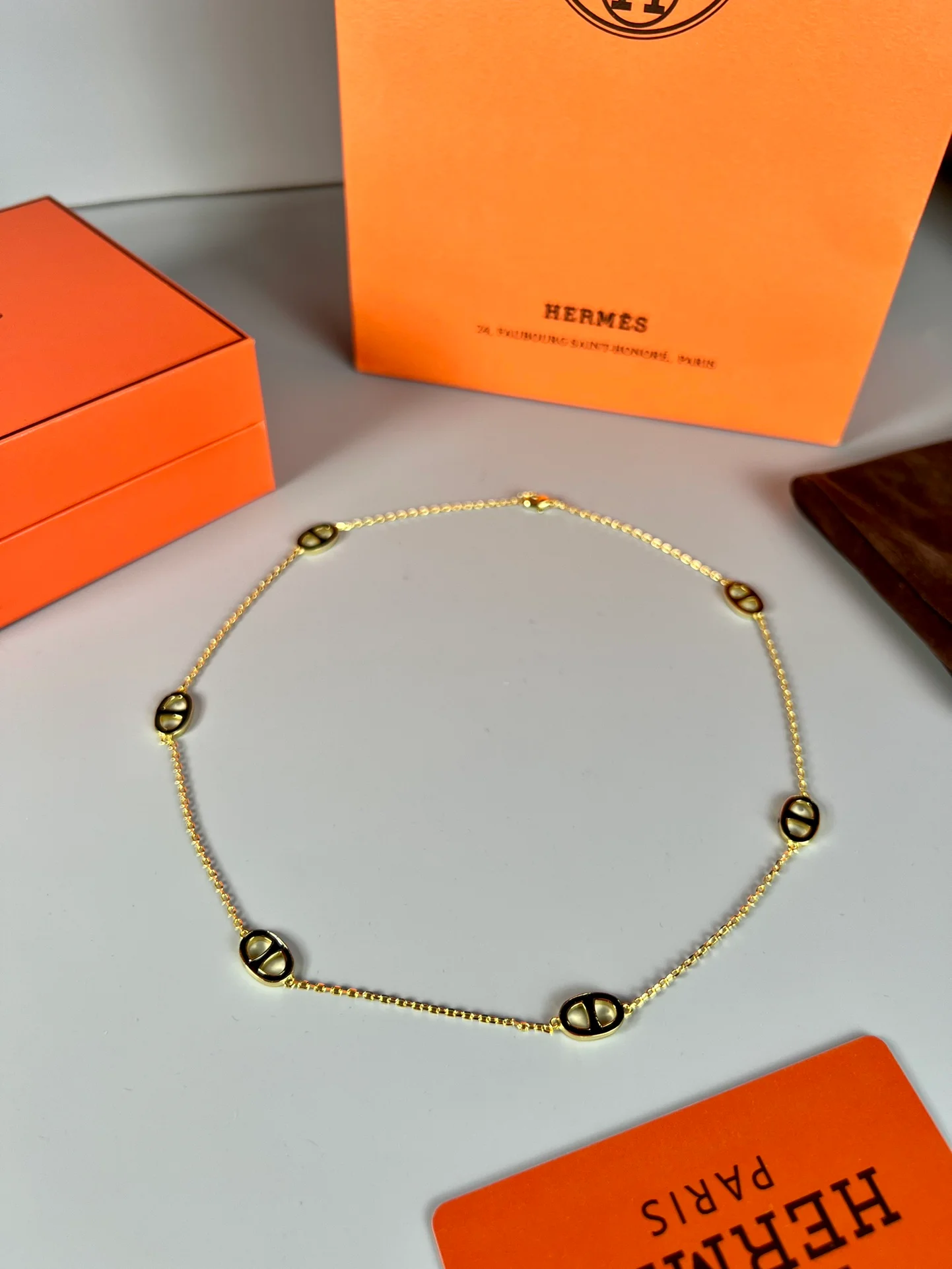 Collana Hermes Farandole in metallo dorato con smalto rosso 40 cm