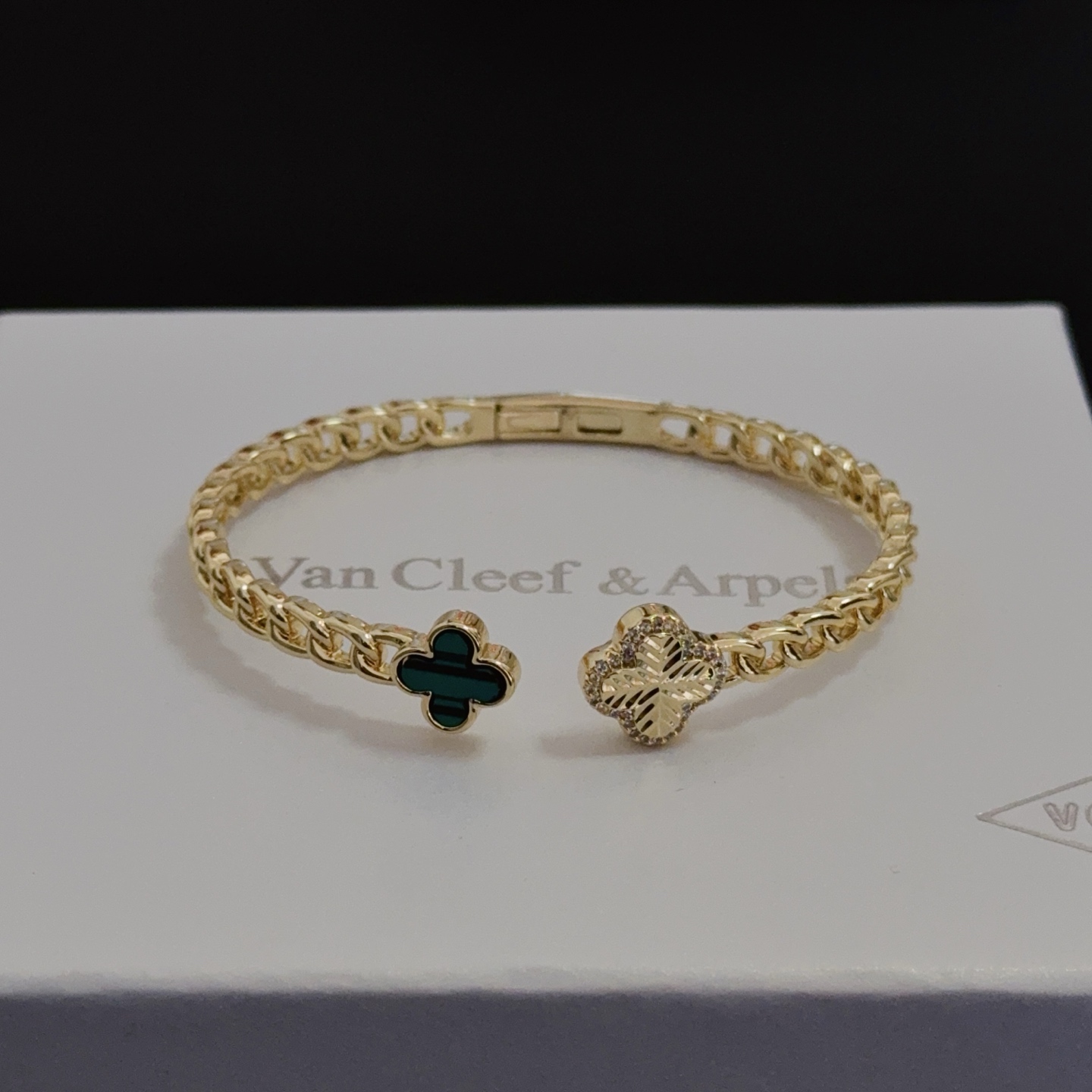 Van Cleef Arpels Alhambra bracelet Yellow gold malachite green clear diamond accents 17cm
