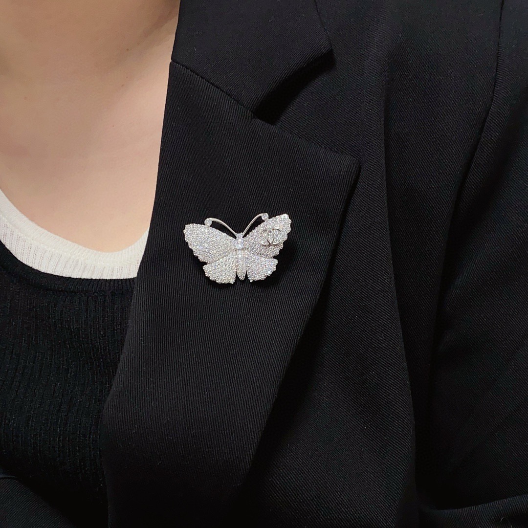 Chanel CC Logo Pave Butterfly Brooch brooch silver-toned metal with clear pave crystals 3cm width
