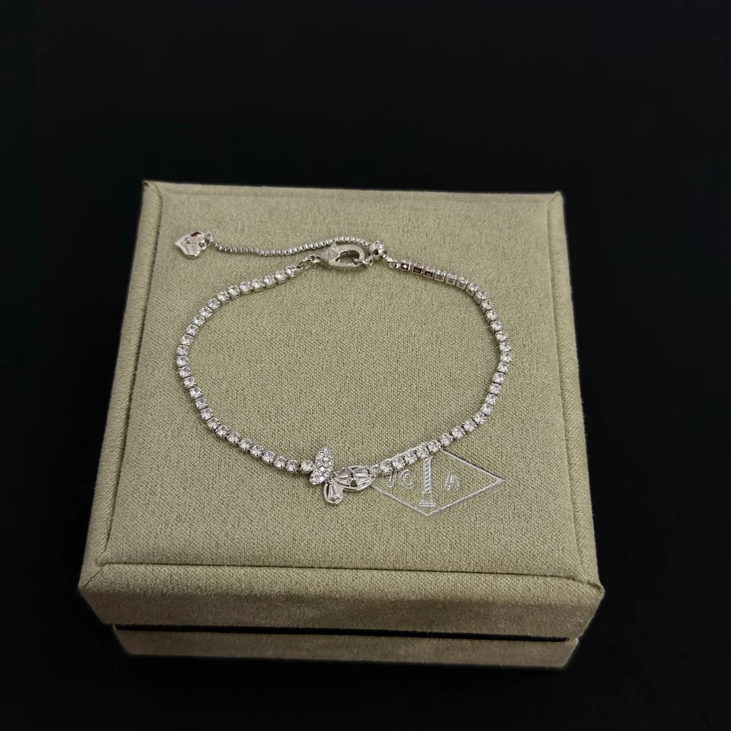 Bracciale Van Cleef Arpels Quadrifoglio Metallo color argento con intarsi di diamanti trasparenti 17 cm