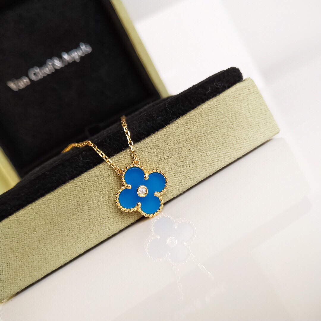 Van Cleef Arpels Alhambra 2019 Holiday Edition necklace Yellow gold blue porcelain diamond 42cm