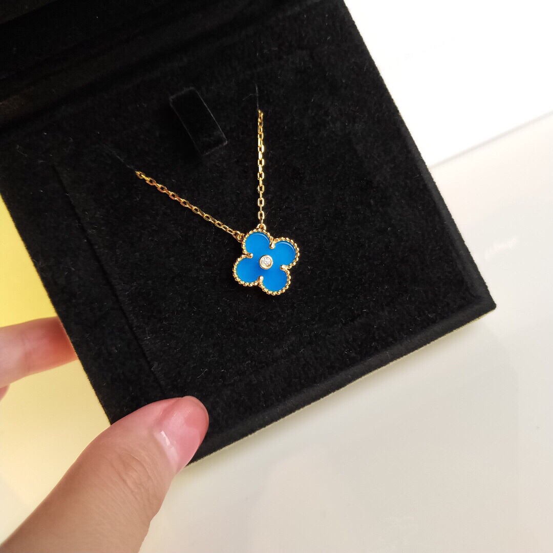 Van Cleef Arpels Alhambra 2019 Holiday Edition necklace Yellow gold blue porcelain diamond 42cm