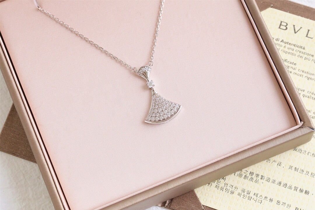 Bvlgari Divas Dream necklace 18K rose gold with pave diamonds 18K white gold with pave diamonds 42cm