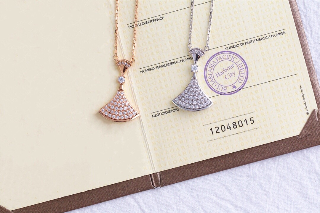 Bvlgari Divas Dream necklace 18K rose gold with pave diamonds 18K white gold with pave diamonds 42cm