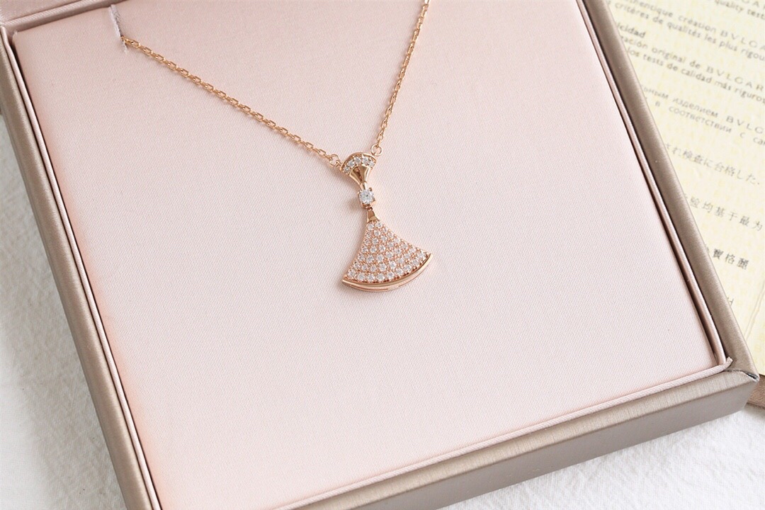 Bvlgari Divas Dream necklace 18K rose gold with pave diamonds 18K white gold with pave diamonds 42cm
