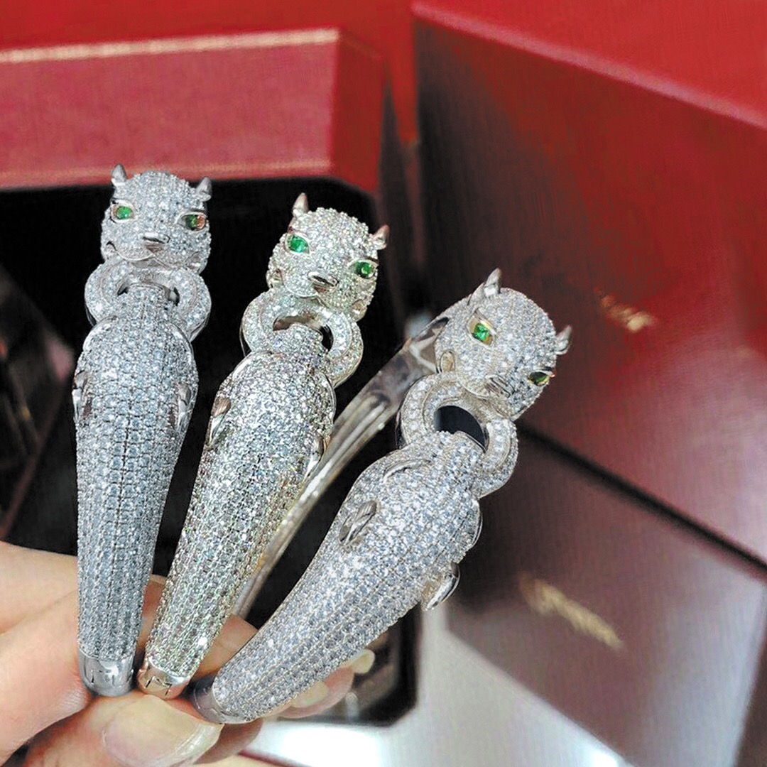 Cartier Panthere de Cartier bracelet 18K white gold pave set diamonds emerald green panther eyes black onyx accents 17cm