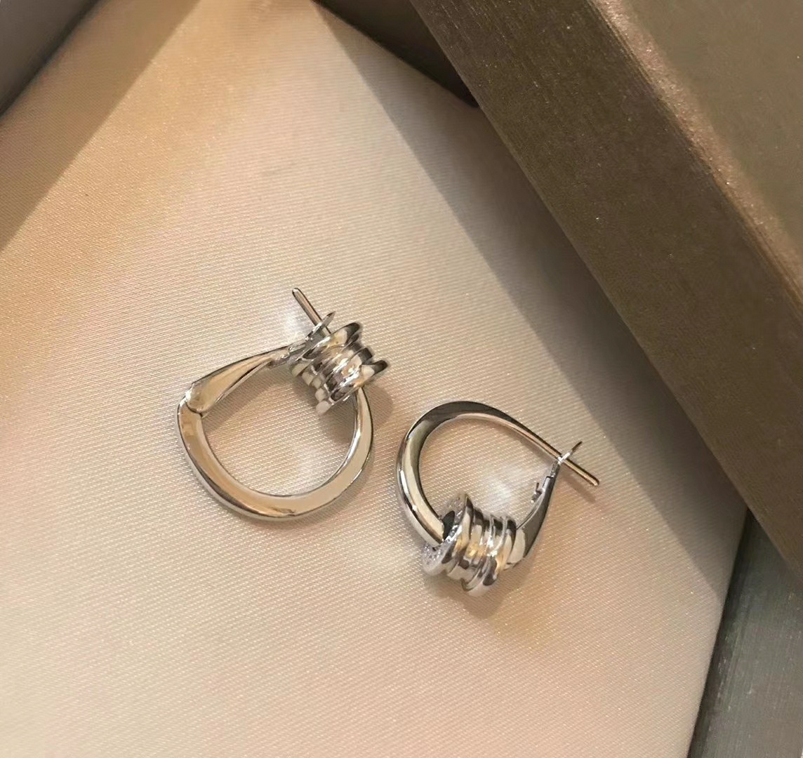 Bvlgari B zero1 earrings 18k rose gold polished metal no gemstones 15mm hoop diameter