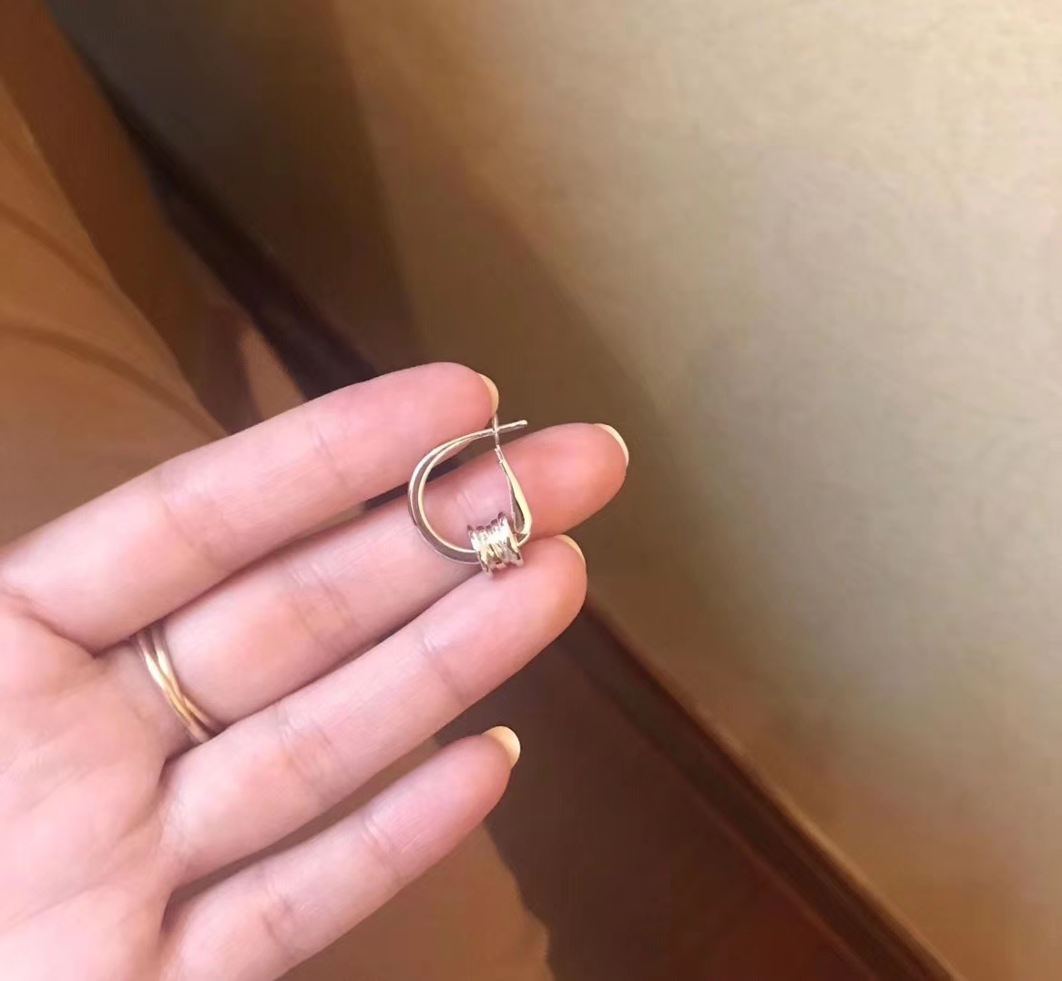 Bvlgari B zero1 earrings 18k rose gold polished metal no gemstones 15mm hoop diameter
