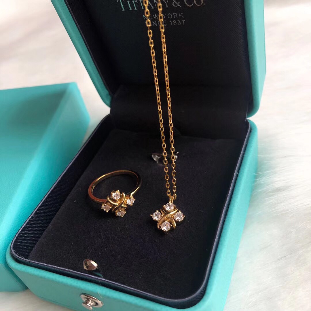 Tiffany Co Schlumberger Lynn necklace yellow gold with clear diamonds 16 inches