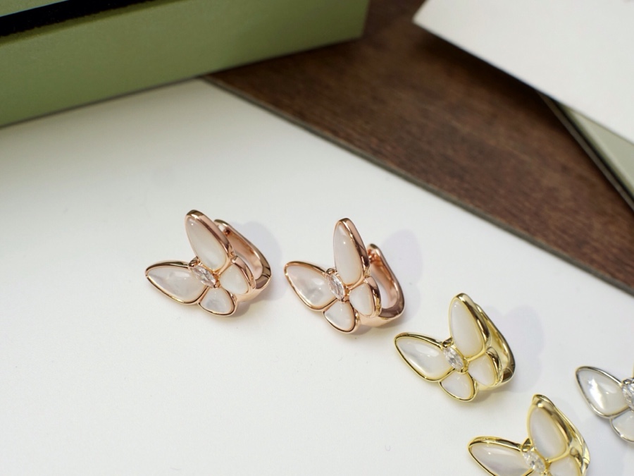 Van Cleef Arpels Boucles d'oreilles Two Butterfly Or rose or jaune or blanc argenté avec accents de nacre blanche et diamants clairs 12 mm