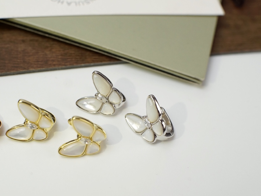 Van Cleef Arpels Boucles d'oreilles Two Butterfly Or rose or jaune or blanc argenté avec accents de nacre blanche et diamants clairs 12 mm
