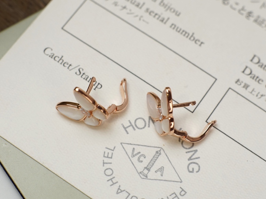 Van Cleef Arpels Boucles d'oreilles Two Butterfly Or rose or jaune or blanc argenté avec accents de nacre blanche et diamants clairs 12 mm