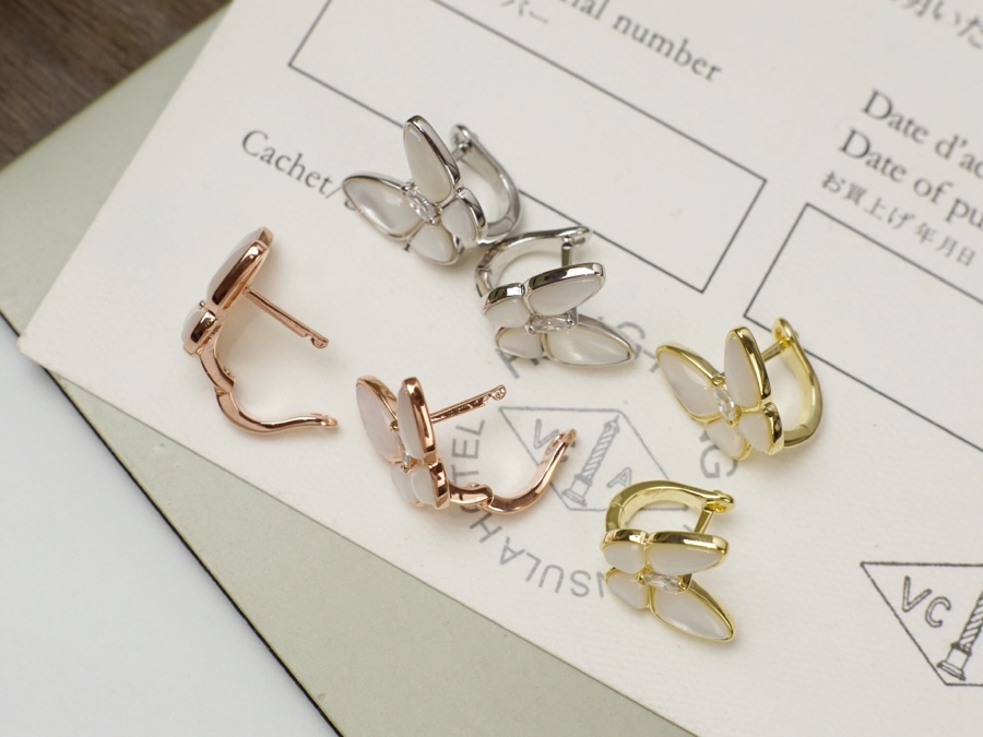 Van Cleef Arpels Boucles d'oreilles Two Butterfly Or rose or jaune or blanc argenté avec accents de nacre blanche et diamants clairs 12 mm