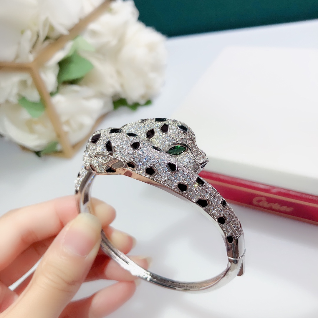Cartier Panthere de Cartier bracelet 18K white gold set with colorless diamonds black onyx spots green tsavorite garnet eyes 17cm inner circumference